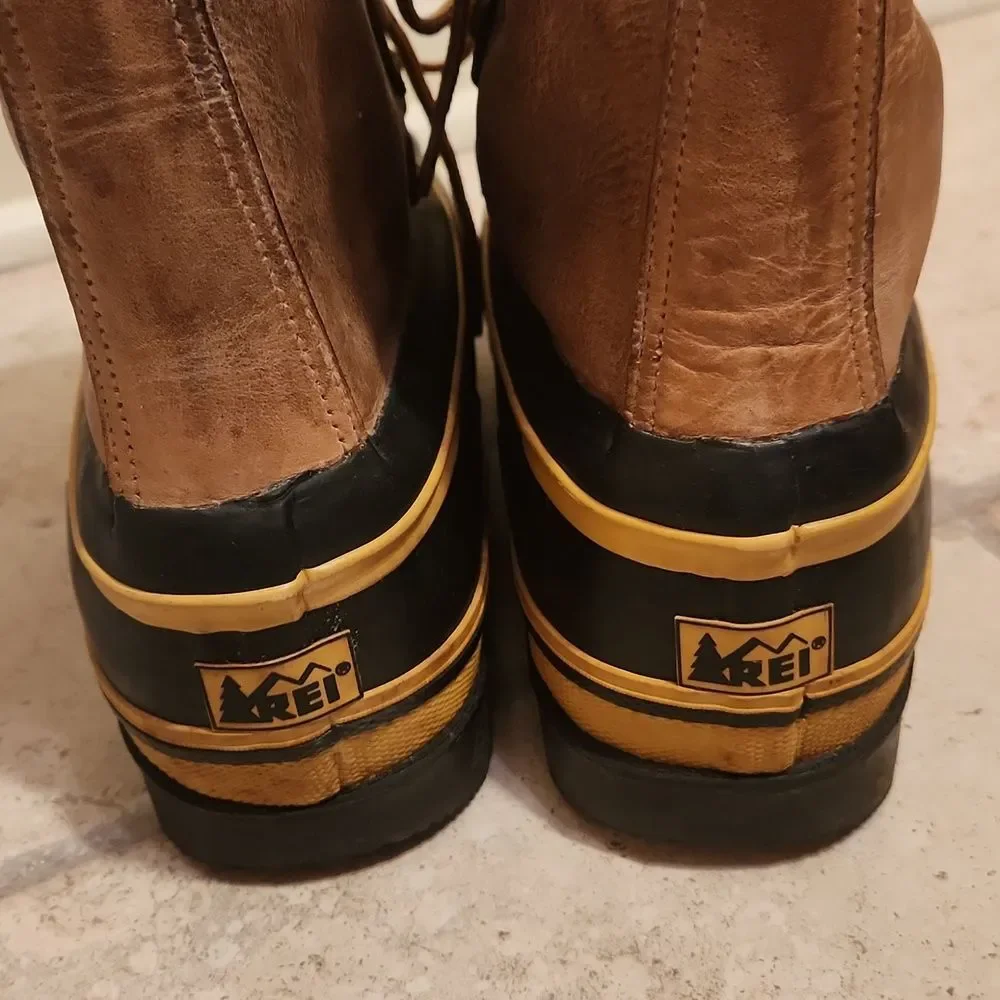 REI Men's Brown Leather Winter Snow Waterproof Boots Size 9